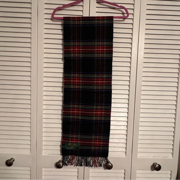 L.L. Bean Irish Lambswool Tartan Scarf by John Hanly – Plaid Fringe - Picture 3 of 3